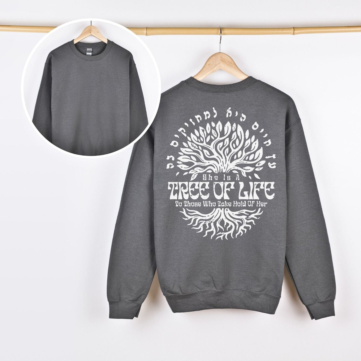 עץ חיים היא למחזיקים בה | Proverbs 3:18 Back Print Sweatshirt - Oytiot