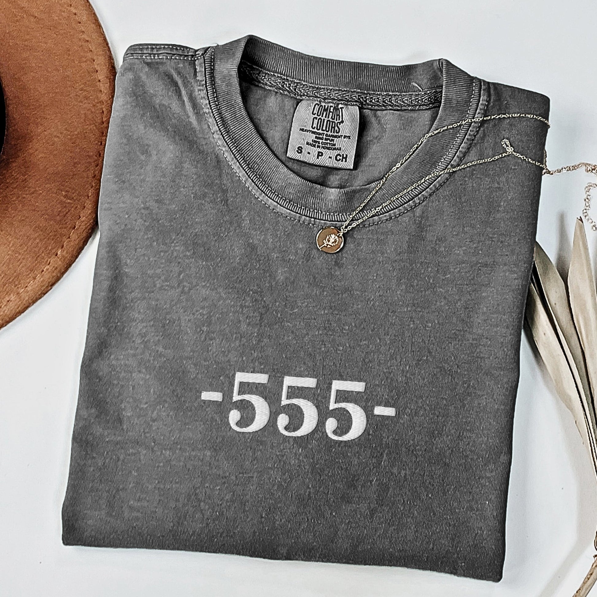  - 555 - | Israeli Slang Embroidered Washed T-shirt - Oytiot